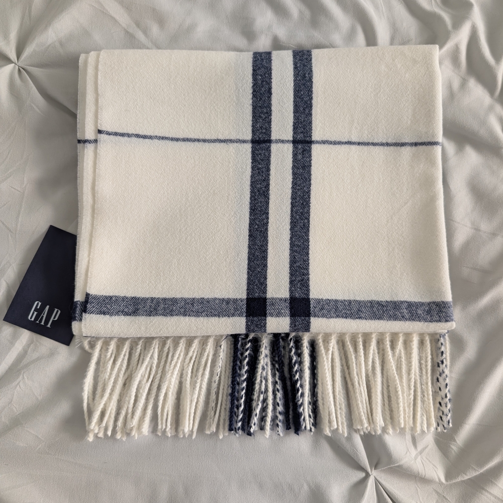 GAP Ivory and Navy Plaid Throw Blanket